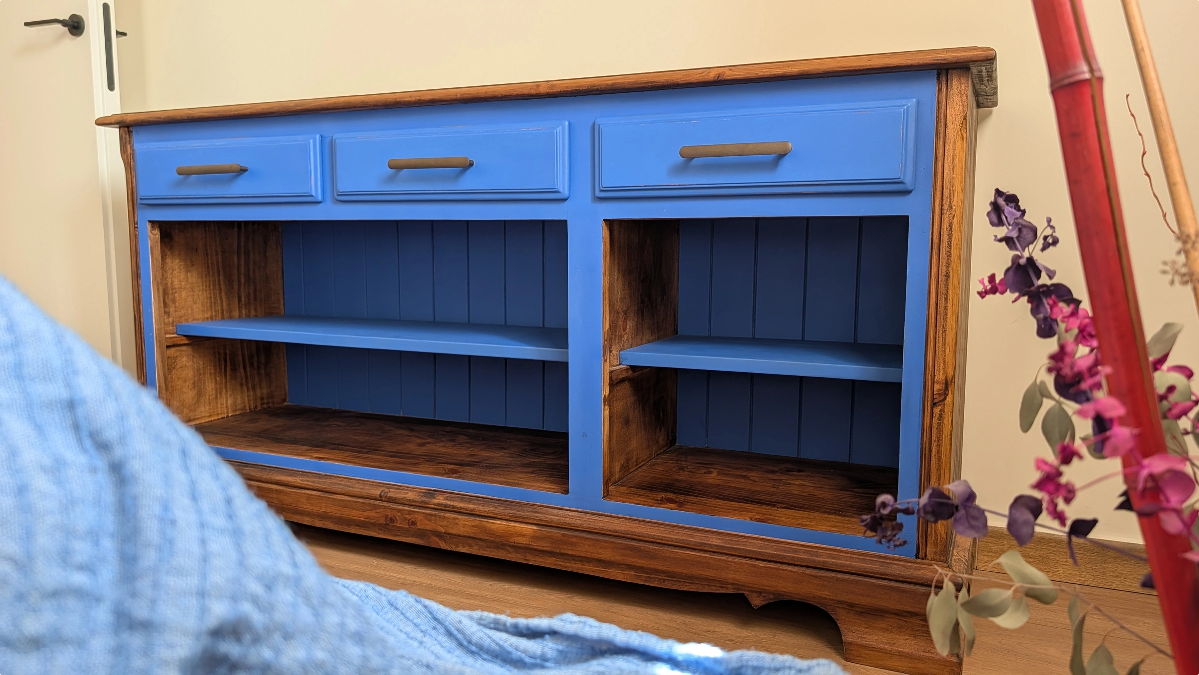 Chest of drawers